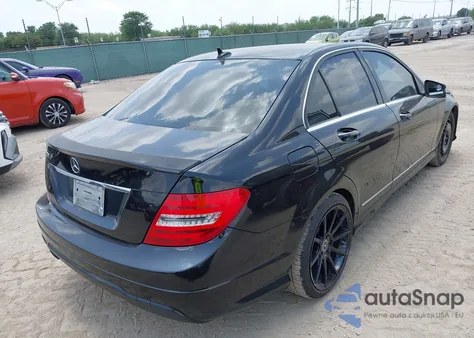 2014 Mercedes-Benz C 250 Luxury/Sport из США, поврежденный, VIN WDDGF4HB7EA955671